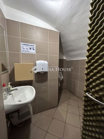 Eladó üzlethelyiség, Budapesten, VI. kerületben 150 M Ft