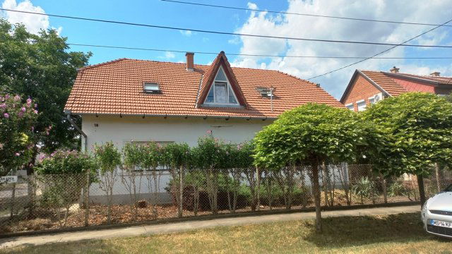 Eladó családi ház, Vecsésen 155 M Ft, 7 szobás