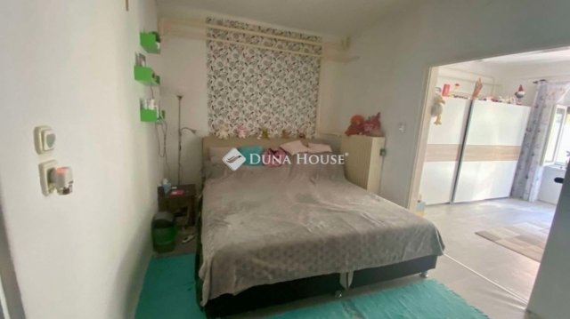 Eladó téglalakás, Pécsett 64.9 M Ft, 2 szobás