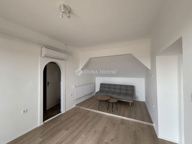 Kiadó téglalakás, albérlet, Pécsett, József utcában, 3 szobás