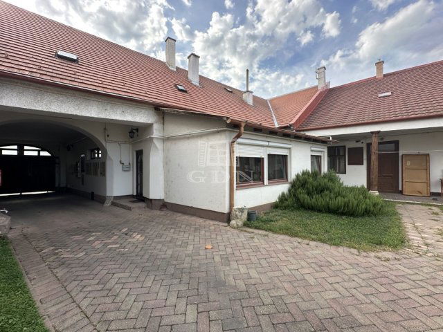 Kiadó iroda, Székesfehérvárott 250 E Ft / hó, 2 szobás