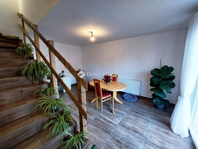 Kiadó sorház, albérlet, Sopronban 268 E Ft / hó, 3 szobás