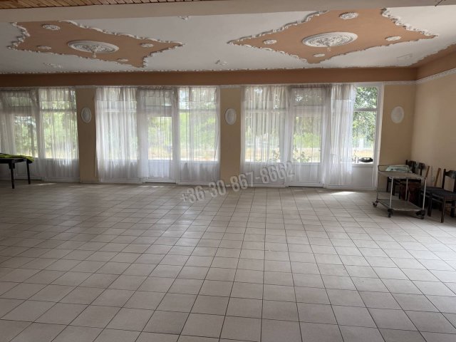 Eladó hotel, Rácalmáson, Fogadó téren 229 M Ft, 20+3 szobás