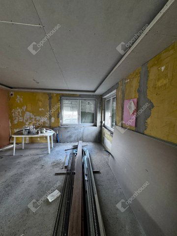 Eladó családi ház, Szomódon 65 M Ft, 9 szobás