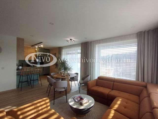 Eladó téglalakás, Veszprémben 198 M Ft, 4 szobás