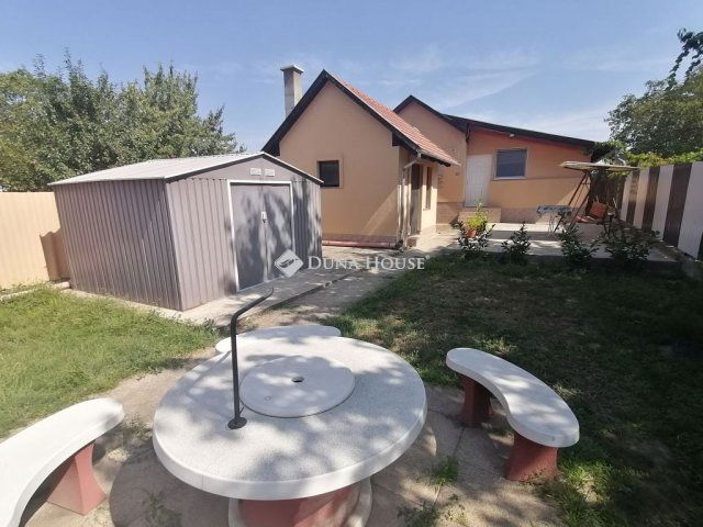 Eladó családi ház, Kulcson 36.5 M Ft, 1+3 szobás