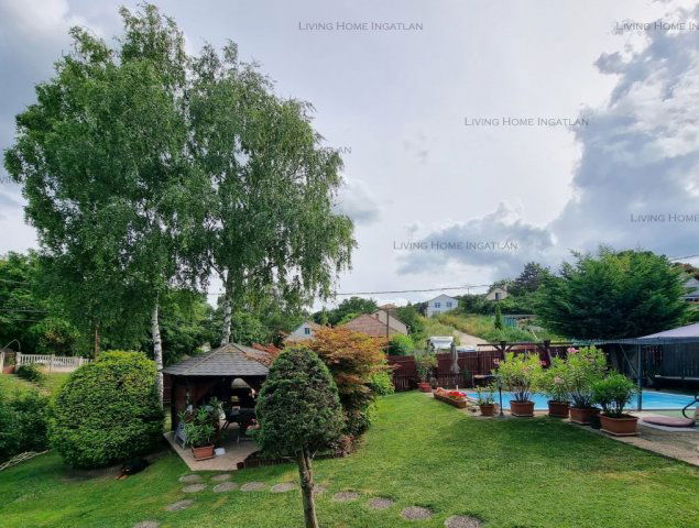 Eladó családi ház, Solymáron 249.9 M Ft, 6+2 szobás