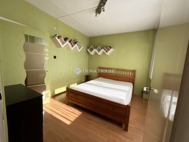 Eladó panellakás, Budapesten, XV. kerületben 64.4 M Ft