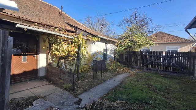 Eladó családi ház, Szajolon 7.9 M Ft, 1+1 szobás