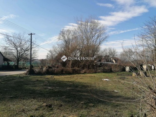 Eladó telek, Csörögön, Duna utcában 27 M Ft