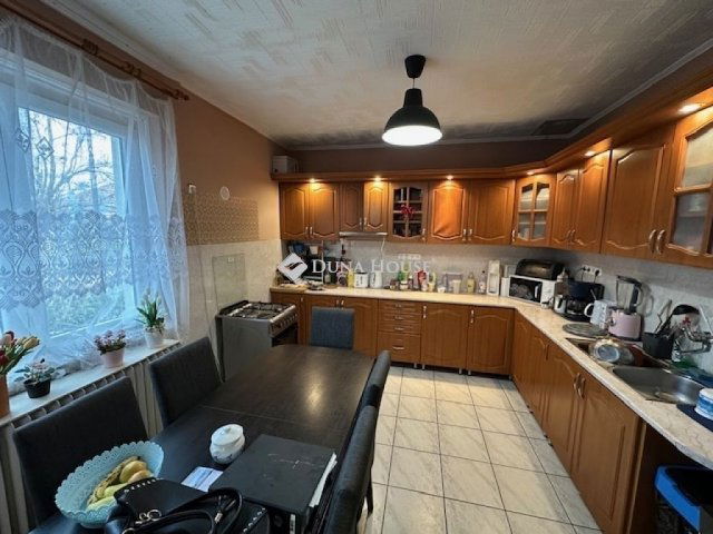 Eladó családi ház, Sárbogárdon 59.9 M Ft, 6 szobás