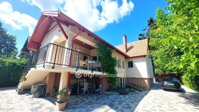 Eladó családi ház, Szentendrén 159.9 M Ft, 4+1 szobás