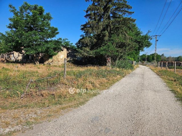 Eladó telek, Pakson 10 M Ft / költözzbe.hu
