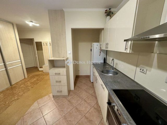 Eladó téglalakás, Debrecenben 95 M Ft, 3 szobás