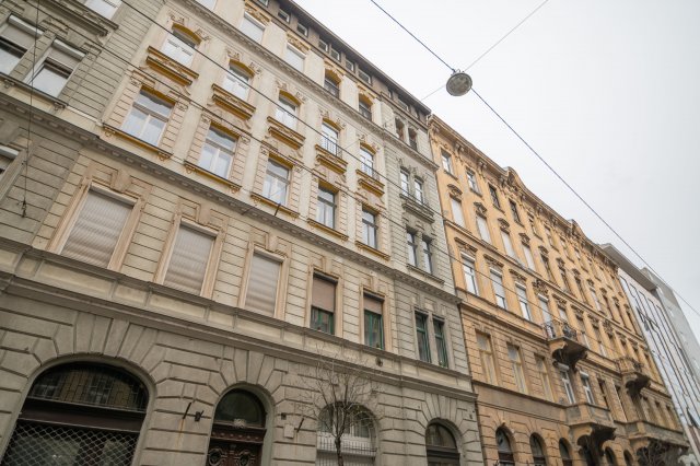 Eladó téglalakás, VI. kerületben, Vörösmarty utcában