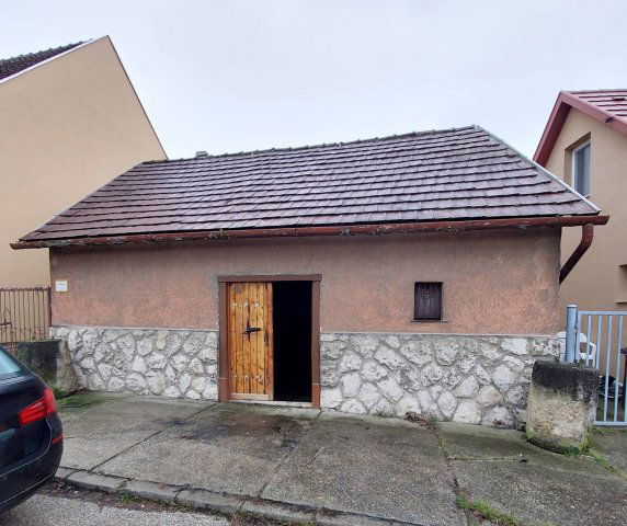 Eladó családi ház, Dorogon 27.9 M Ft, 1 szobás