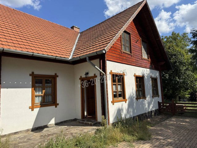 Eladó családi ház, Zsámbékon 206 M Ft, 6+2 szobás