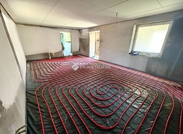 Eladó családi ház, Cecén 21.9 M Ft, 4 szobás