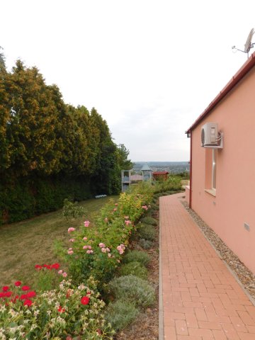 Eladó családi ház, Cserszegtomajon 272.539 M Ft, 10+4 szobás