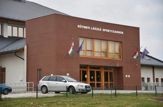 Eladó családi ház, Csurgón 10 M Ft, 2 szobás
