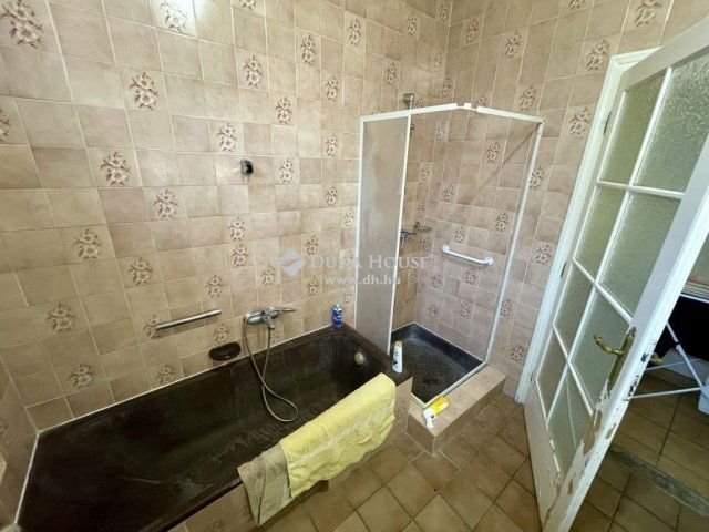 Eladó családi ház, Alsónémediben 450 M Ft, 10 szobás