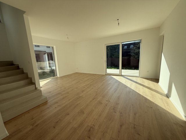 Eladó ikerház, Gödöllőn 144 M Ft, 5 szobás