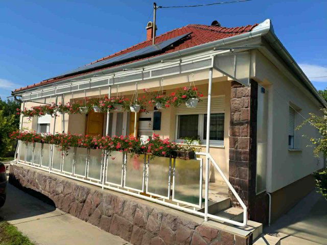 Eladó családi ház, Kunszentmiklóson 128 M Ft, 3 szobás