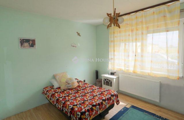 Eladó családi ház, Hahóton 48 M Ft, 4+1 szobás