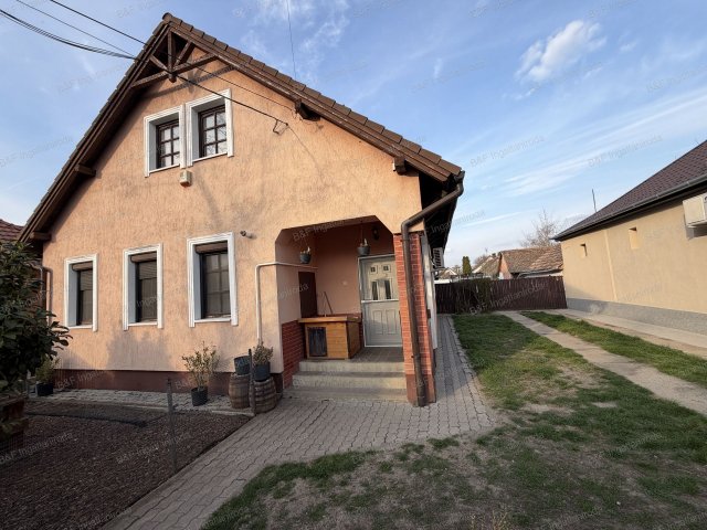 Eladó családi ház, Hajdúszoboszlón 74.5 M Ft, 3 szobás