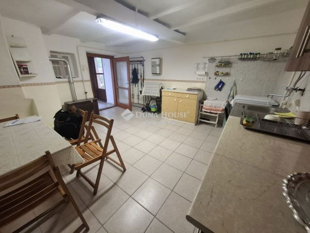 Eladó családi ház, Kiskunfélegyházán 20 M Ft, 1 szobás