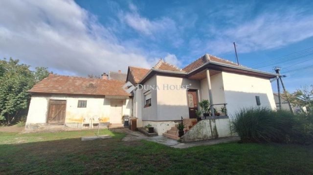 Eladó családi ház, Nagykarácsonyon 31.2 M Ft, 2 szobás