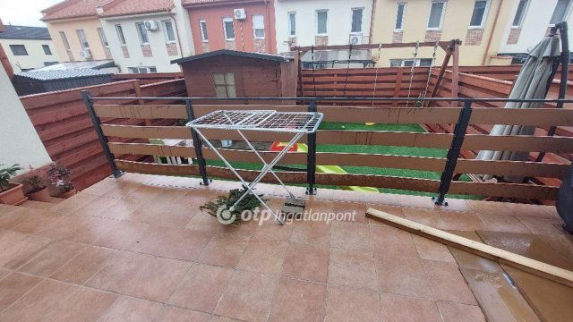 Eladó téglalakás, Győrött 115 M Ft, 4 szobás