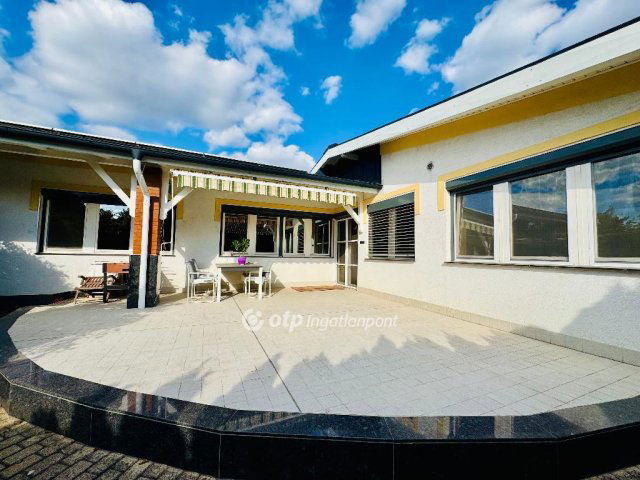 Eladó családi ház, Debrecenben 159 M Ft, 4 szobás