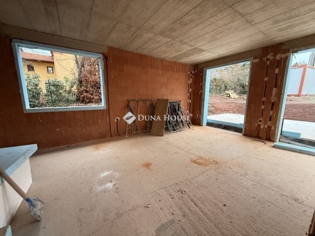 Eladó ikerház, Pécsett 159.9 M Ft, 4 szobás