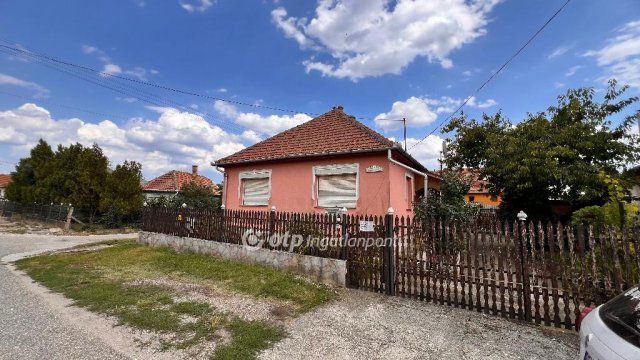 Eladó családi ház, Tiszakeszin 18 M Ft, 3 szobás