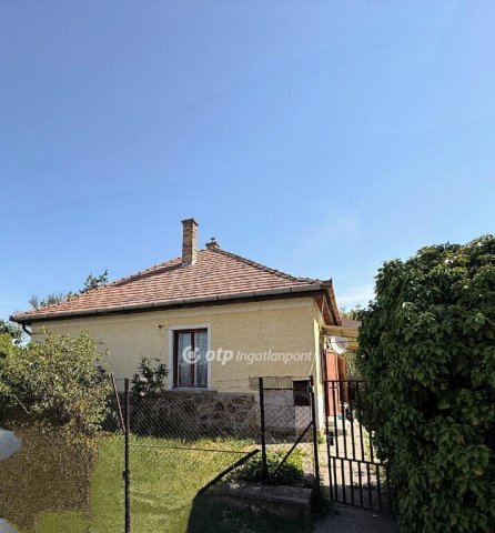Eladó családi ház, Kápolnásnyéken 65 M Ft, 2+1 szobás