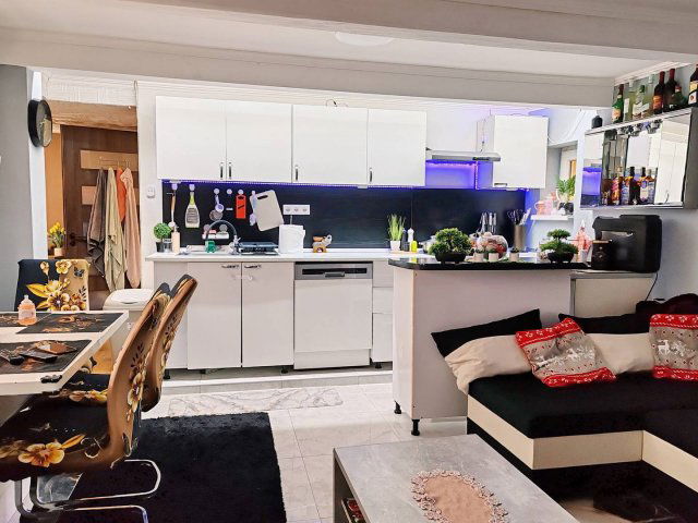 Eladó családi ház, Szigetszentmiklóson 62.5 M Ft, 1+2 szobás