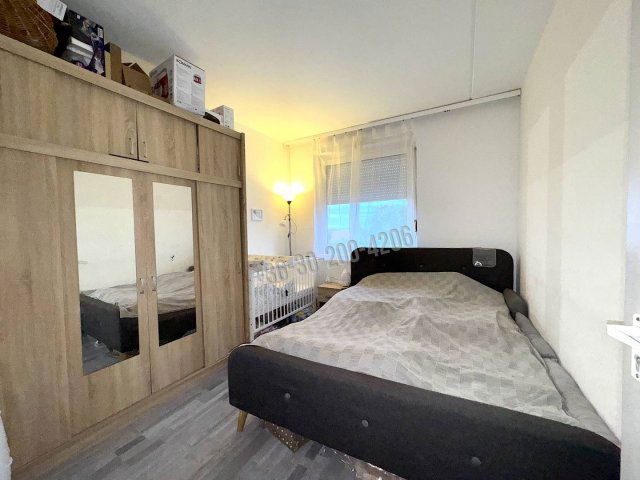 Eladó panellakás, Mosonmagyaróváron 39.9 M Ft, 1+2 szobás