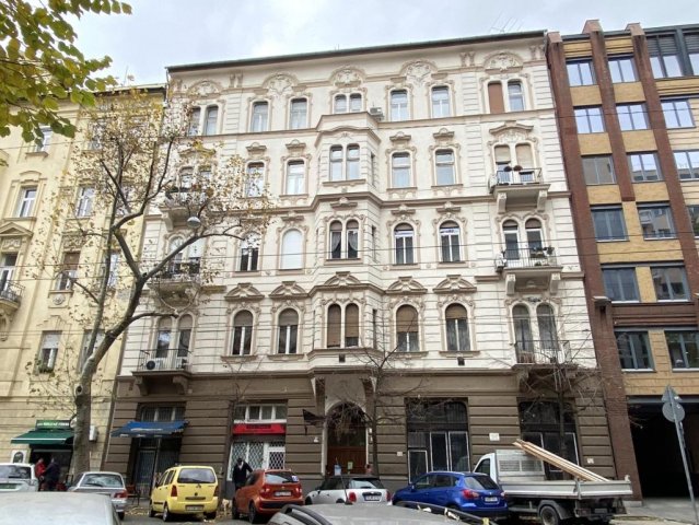 Eladó téglalakás, Budapesten, VII. kerületben 156 M Ft, 3 szobás