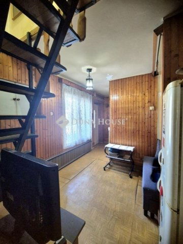 Eladó családi ház, Budapesten, III. kerületben 76.5 M Ft