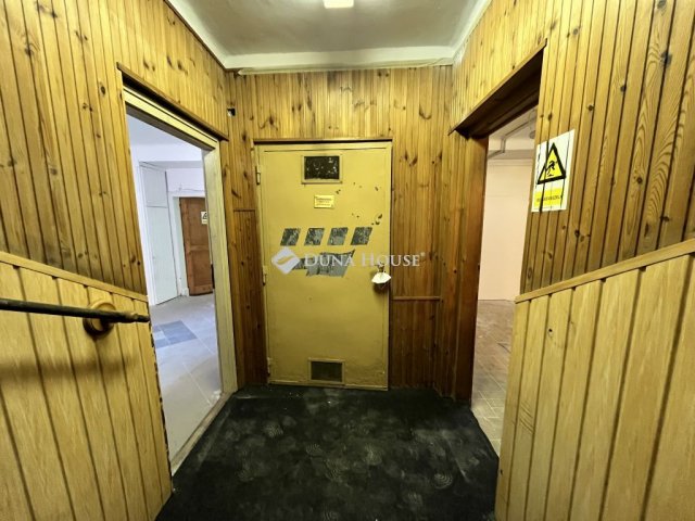 Eladó üzlethelyiség, Budapesten, VIII. kerületben 65 M Ft