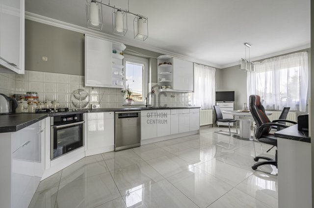 Eladó családi ház, Budapesten, XVIII. kerületben 213 M Ft