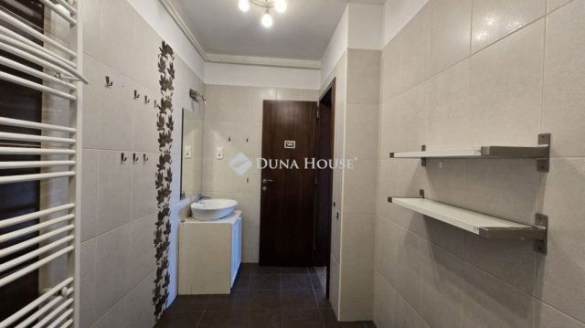 Eladó téglalakás, Monoron 79.9 M Ft, 4 szobás