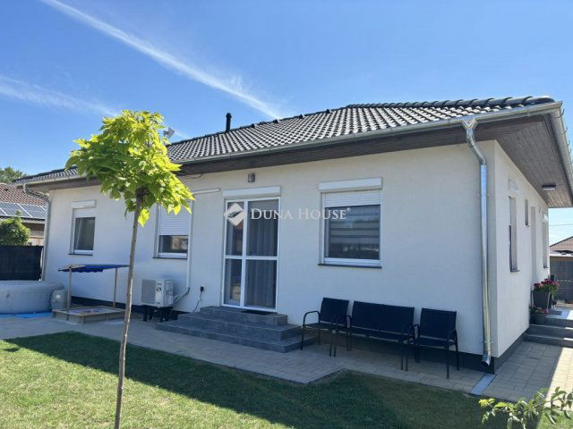 Eladó családi ház, Kecskeméten 87.9 M Ft, 5 szobás