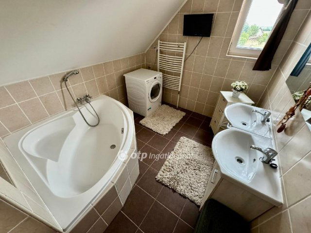 Eladó családi ház, Ráckeresztúron 94.99 M Ft, 4 szobás