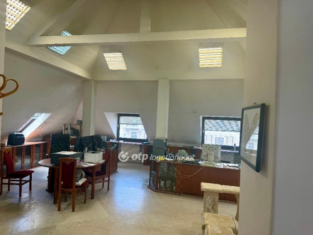 Eladó üzlethelyiség, Dunakeszin 720 M Ft / költözzbe.hu