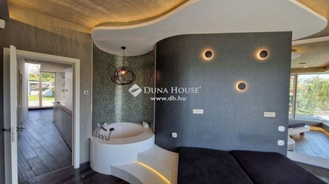 Eladó családi ház, Budapesten, III. kerületben 480 M Ft