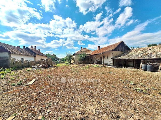 Eladó családi ház, Biharnagybajomban 5.3 M Ft, 3 szobás