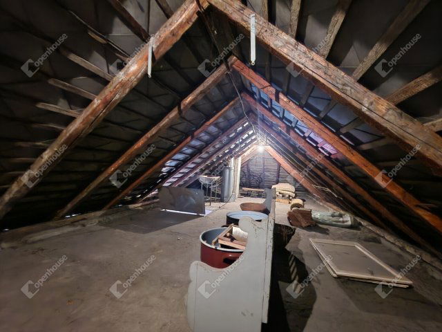 Eladó családi ház, Komáromban 47.9 M Ft, 3 szobás