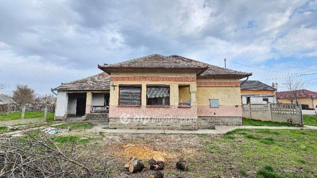 Eladó családi ház, Csépán 9 M Ft, 3 szobás